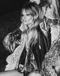 Natasha Poly Nude Photo 145716 CelebsNudeWorld