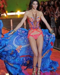 Kendall Jenner Cameltoe See Through At Victoria S Secret Fashion Show