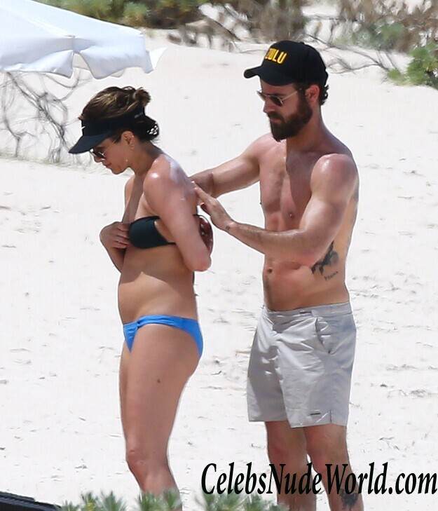 Jennifer Aniston Bikini Photos 100494
