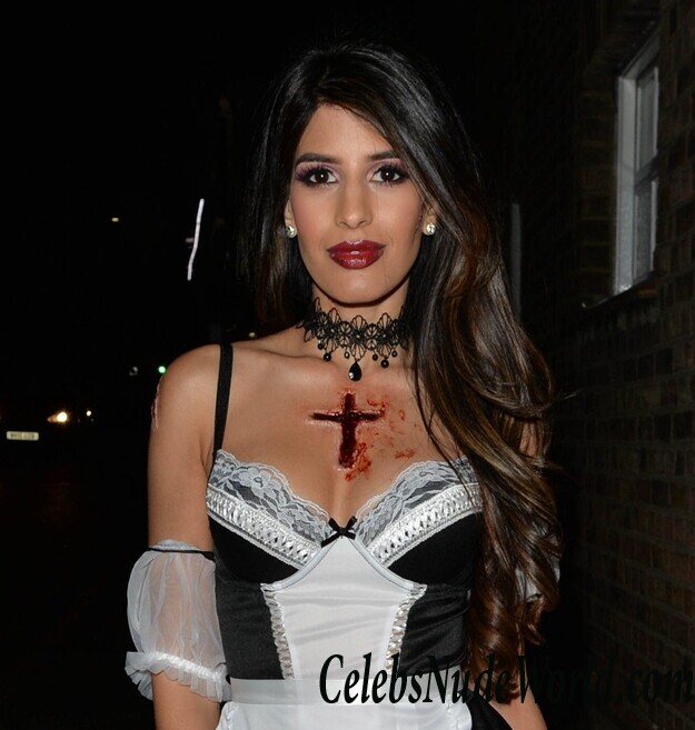 Jasmin Walia Cleavage 100629