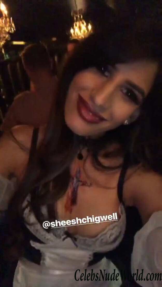 Jasmin Walia Cleavage 100642