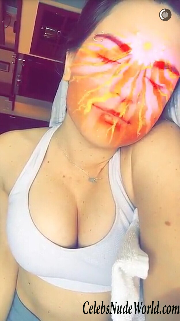 Joanna JoJo Levesque Cleavage Photo 100993