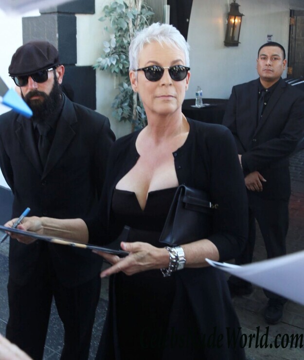Jamie Lee Curtis Cleavage 101646