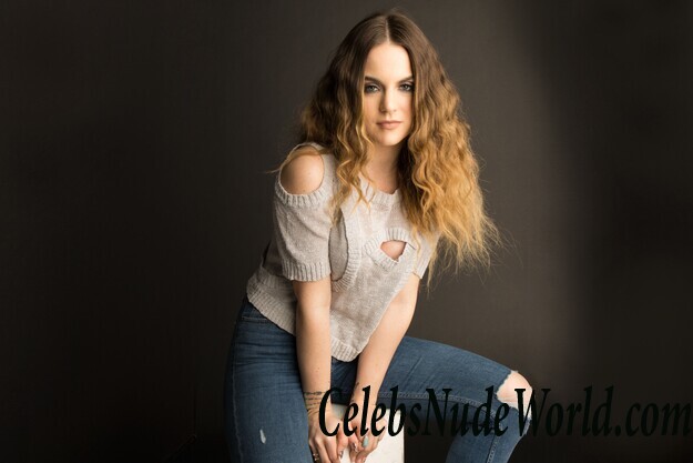 Joanna JoJo Levesque Pokies Pics 101665