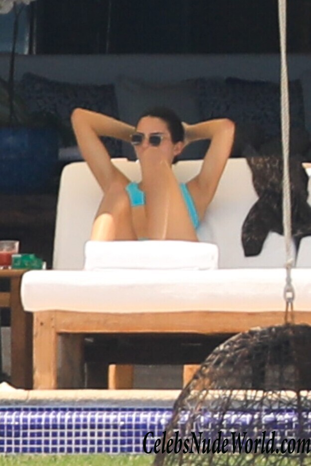 Kendall Jenner Bikini 102522