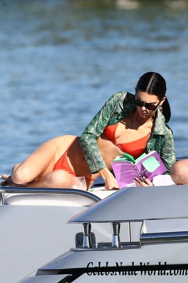 Kendall Jenner Bikini 102529