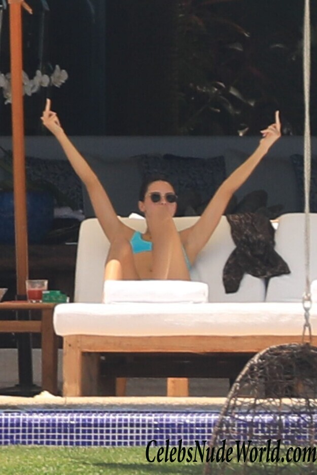 Kendall Jenner Bikini 102536
