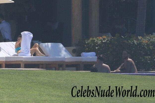 Kendall Jenner Bikini 102552