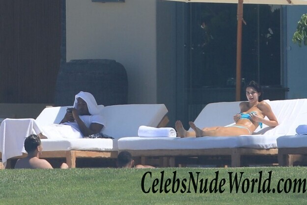 Kendall Jenner Bikini 102558