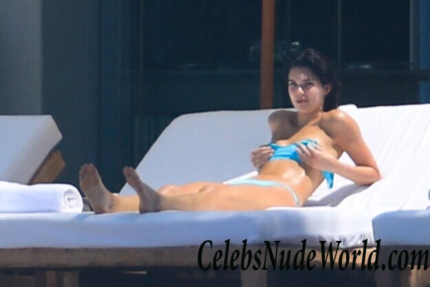 Kendall Jenner Bikini 102576
