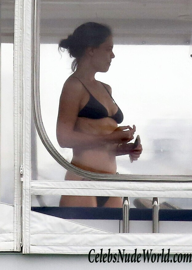 Katie Holmes Bikini 102593