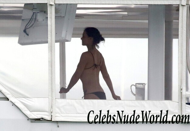 Katie Holmes Bikini 102594