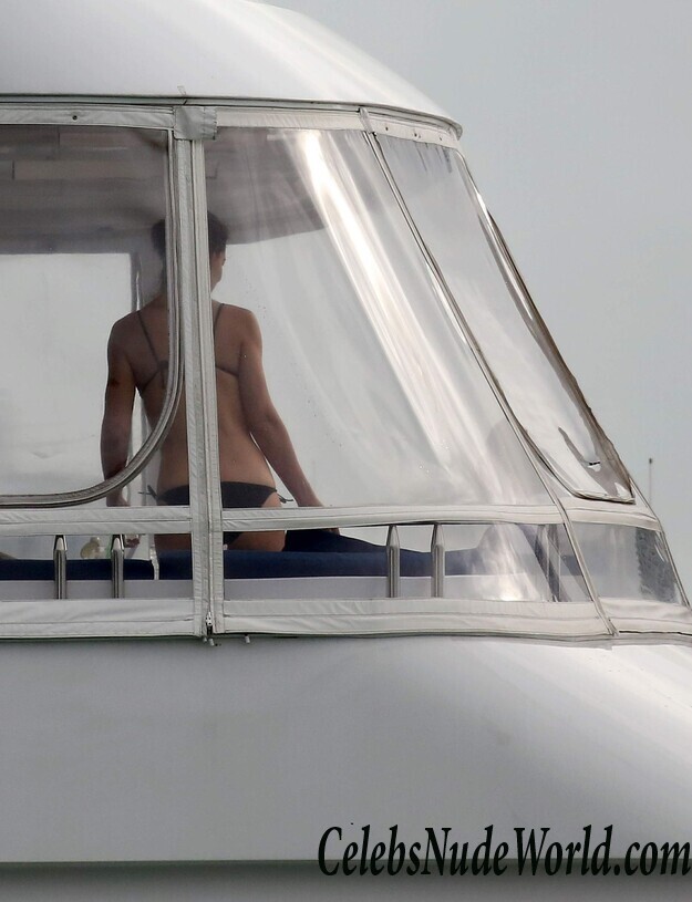 Katie Holmes Bikini 102597