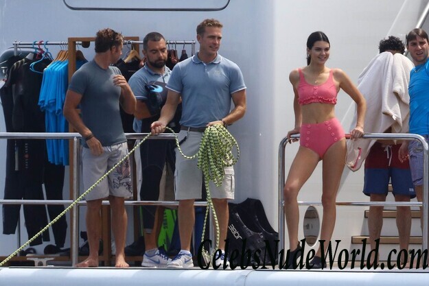 Kendall Jenner Is Pretty In Pink 102821