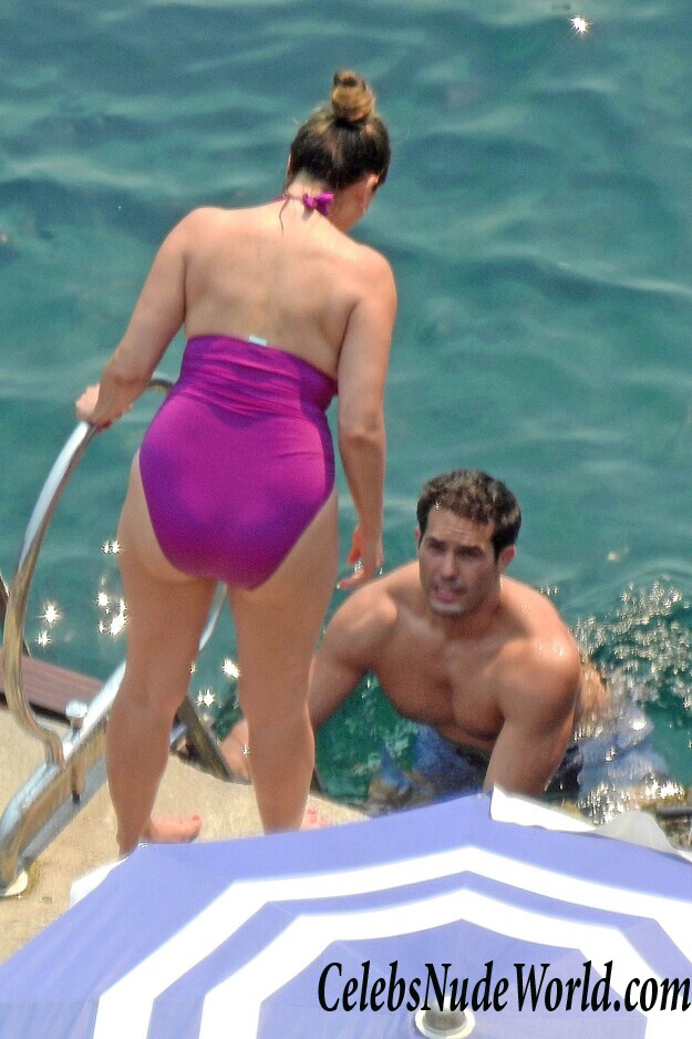 Sexy Photos of Kelly Brook 102915