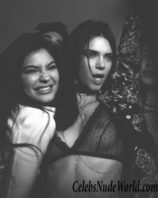 See Through Photo of Kendall Jenner 103182