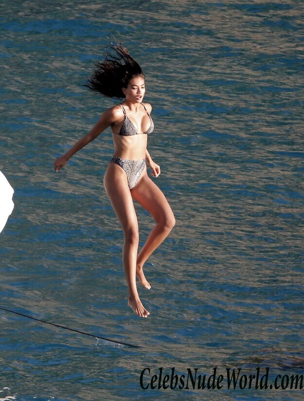 Kelly Gale Bikini 103230