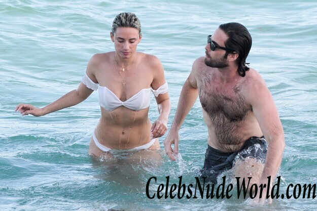 Julieanna Goddard Bikini 103324