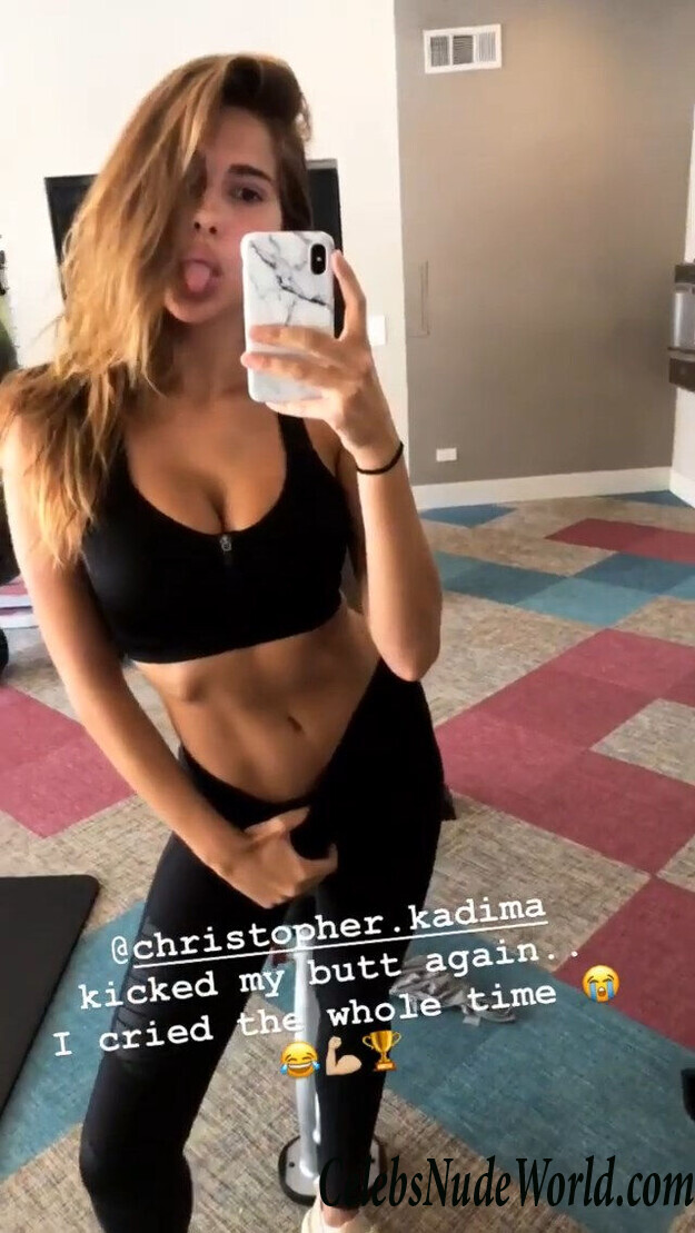 Kara Del Toro Cleavage 103435