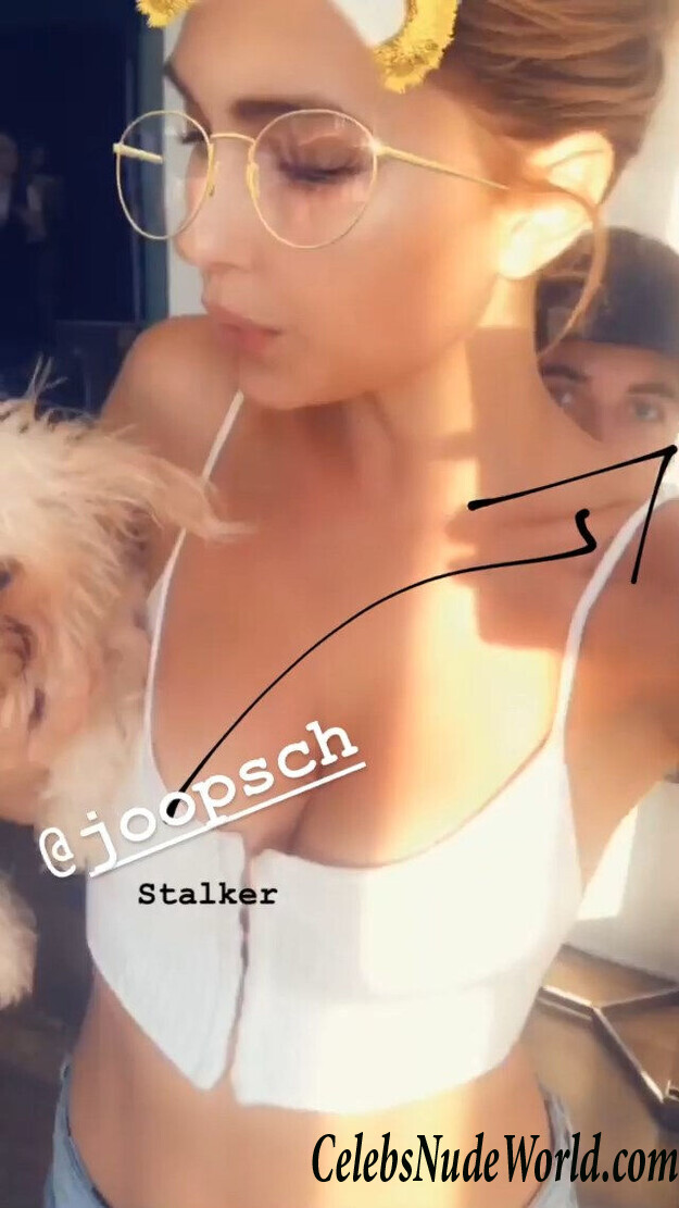 Kara Del Toro Cleavage 103450