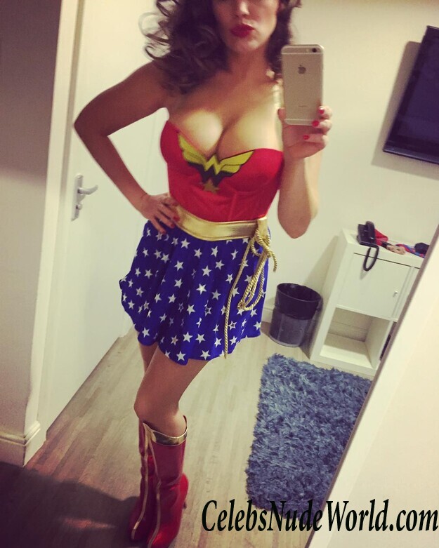 Kelly Brook Cleavage Pics 103478