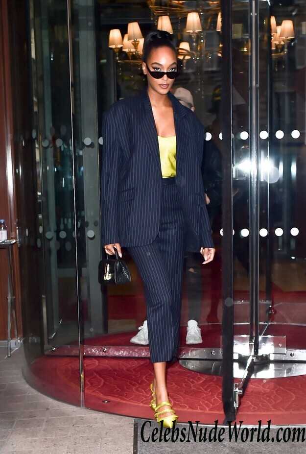 Jourdan Dunn Cleavage 103703