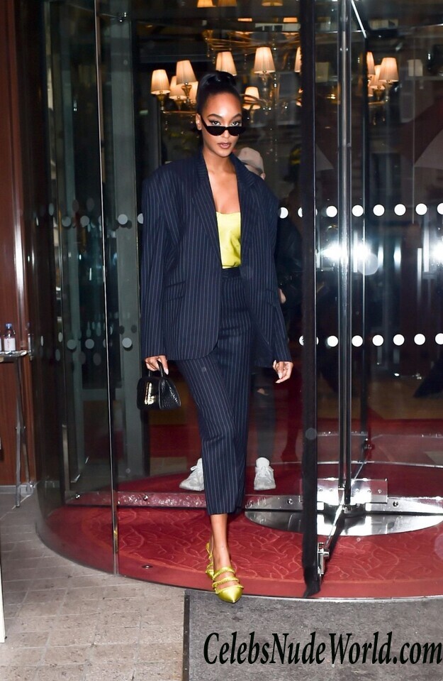 Jourdan Dunn Cleavage 103706