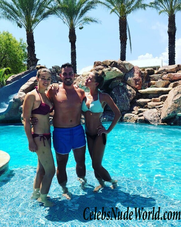 Julia Prokopy Hot 103819