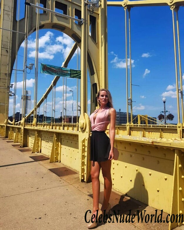 Julia Prokopy Hot 103824