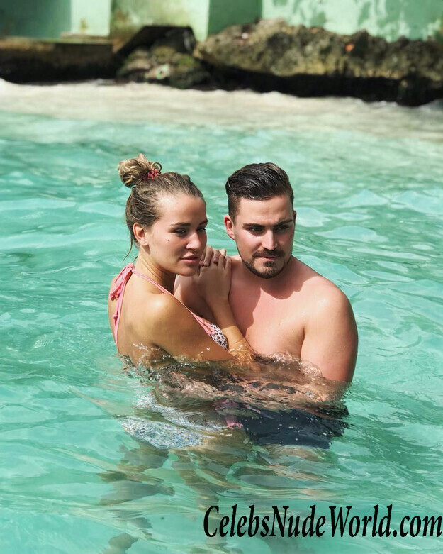 Julia Prokopy Hot 103842