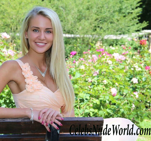 Julia Prokopy Hot 103849