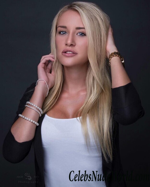 Julia Prokopy Hot 103854