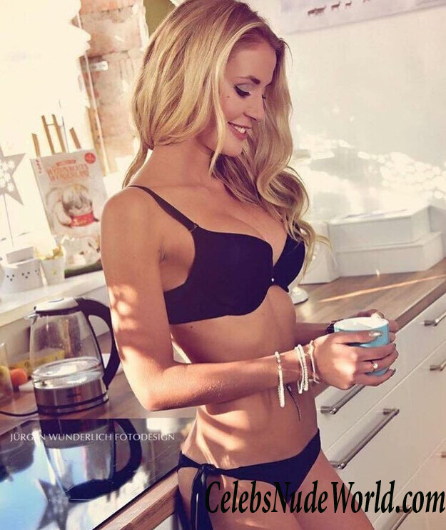 Julia Prokopy Hot 103857