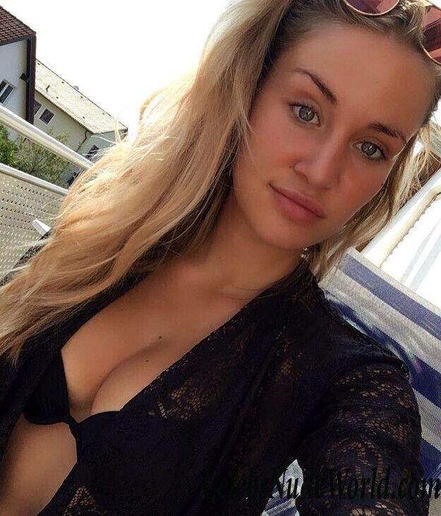 Julia Prokopy Hot 103858