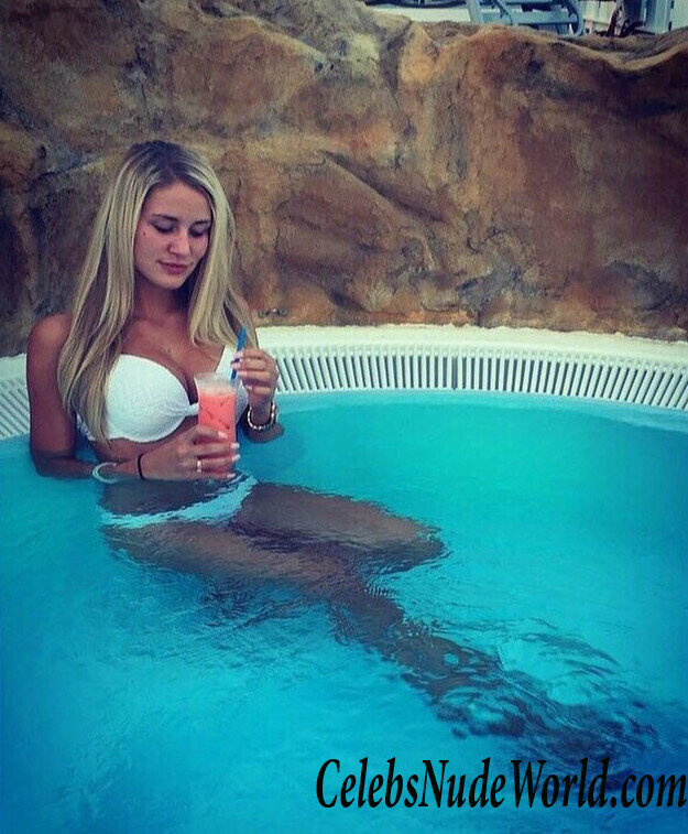 Julia Prokopy Hot 103874