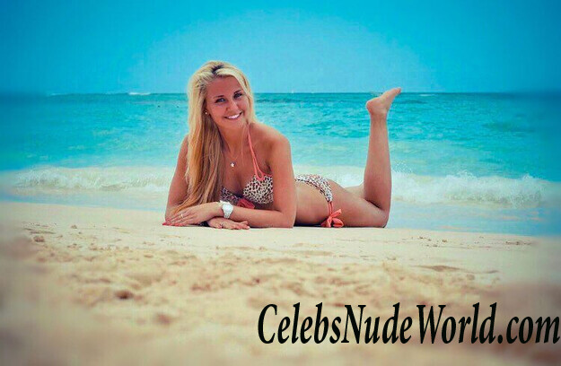 Julia Prokopy Hot 103912