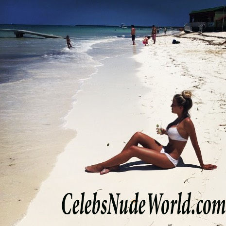 Julia Prokopy Hot 103917