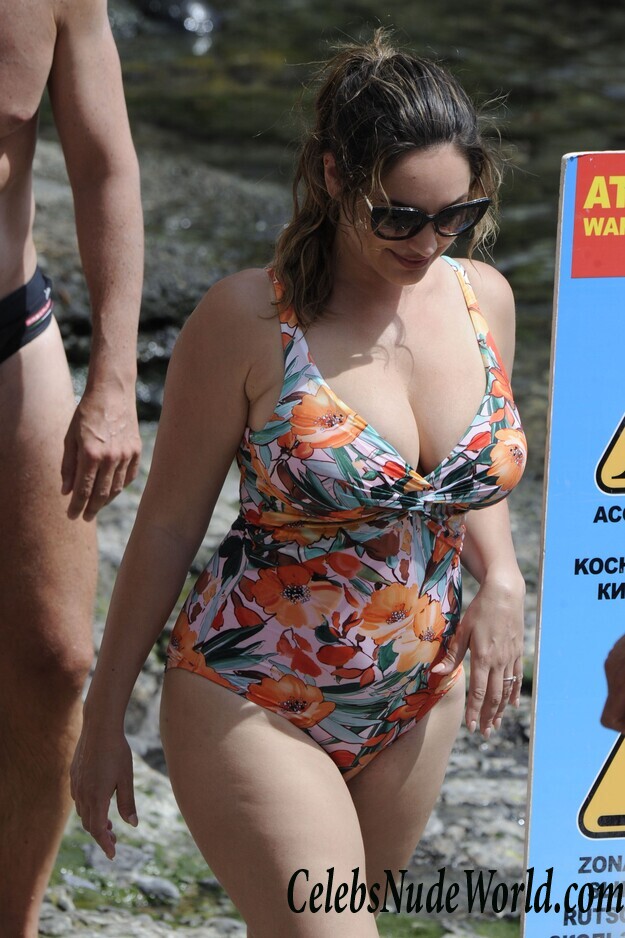 Kelly Brook Sexy Photos 104072