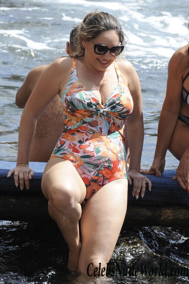 Kelly Brook Sexy Photos 104073