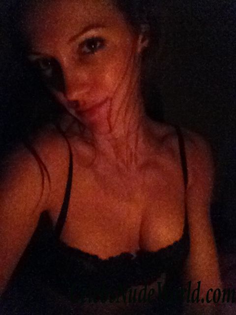 Katie Cassidy HACKED 104576