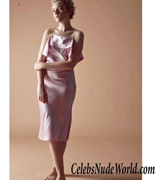 Julia Garner Sexy 104586