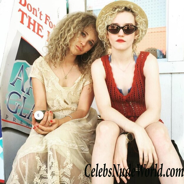 Julia Garner Sexy 104591