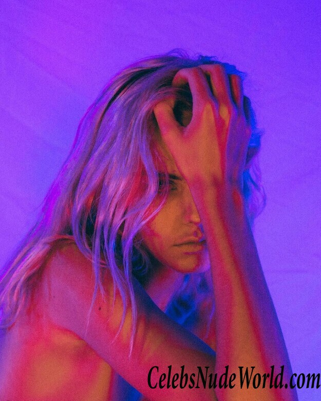 Julia Almendra Topless 104628