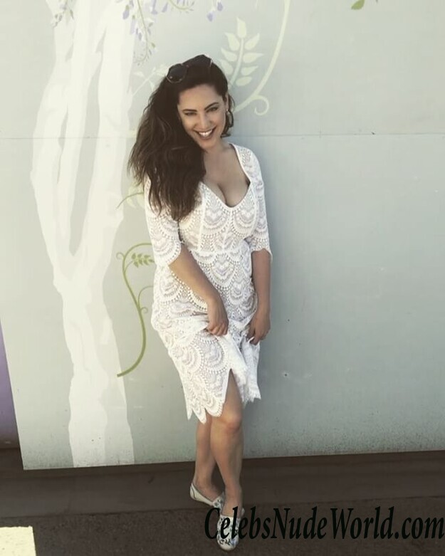 Kelly Brook Is A National Treasure 104929