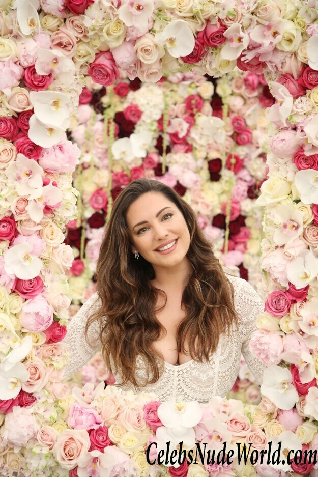 Kelly Brook Is A National Treasure 104950