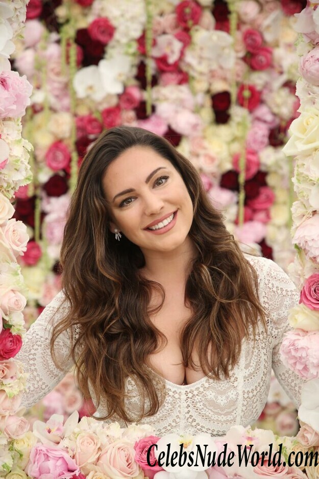 Kelly Brook Is A National Treasure 104951