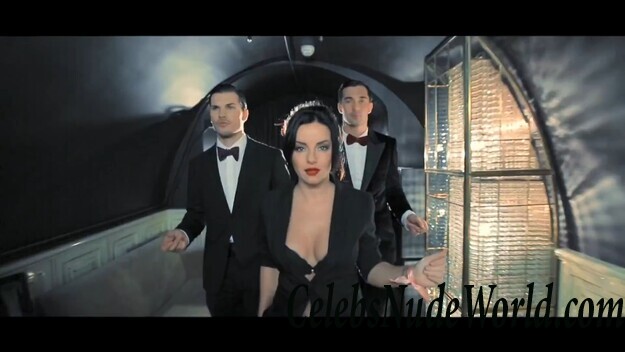 Topless photos of Julia Volkova 105046