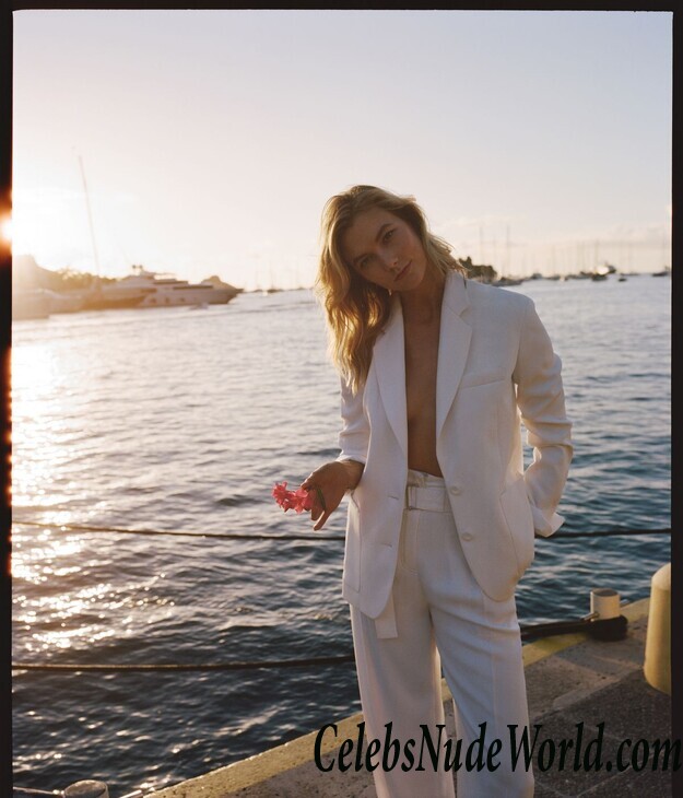 Karlie Kloss Braless 105068