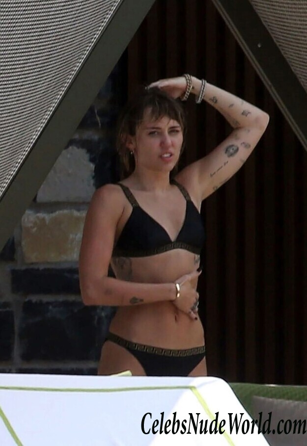 Miley Cyrus & Kaitlynn Carter Bikini 105195