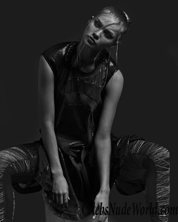 B&W Shots Of A Topless Josie Canseco 105628